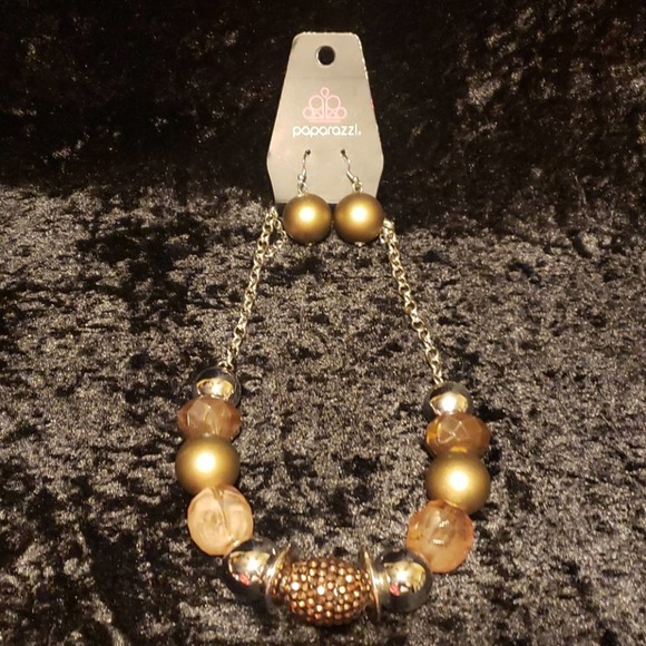 paparazzi Jewelry - Necklace & Pierced Earrings Set